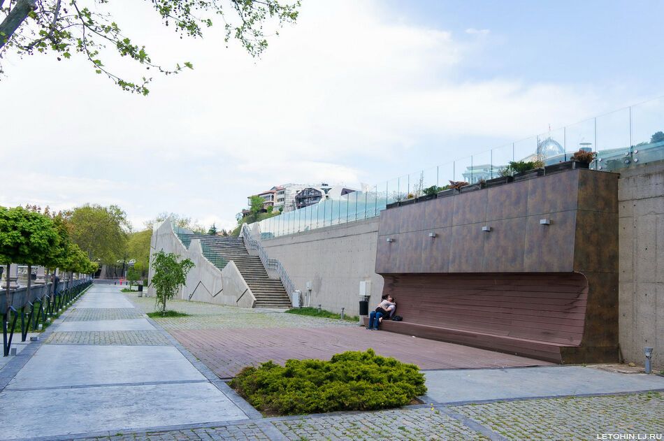 Потрясающий парк Рике в Тбилиси