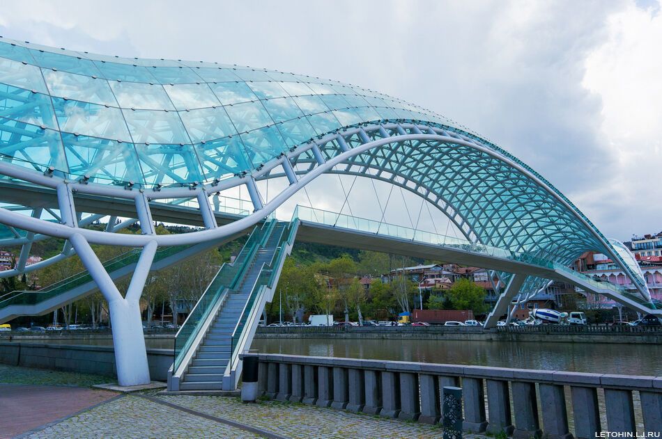 Потрясающий парк Рике в Тбилиси