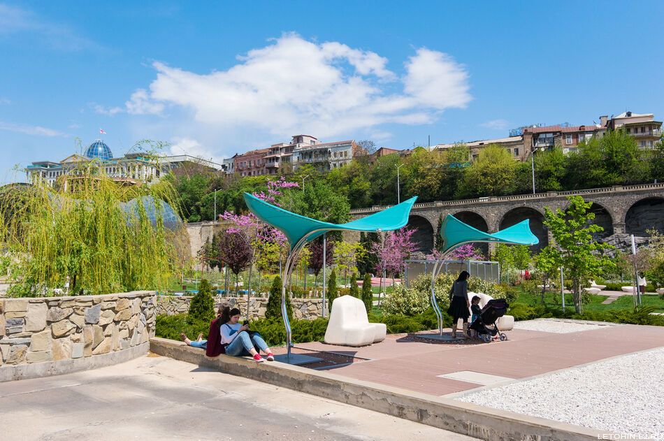 Потрясающий парк Рике в Тбилиси