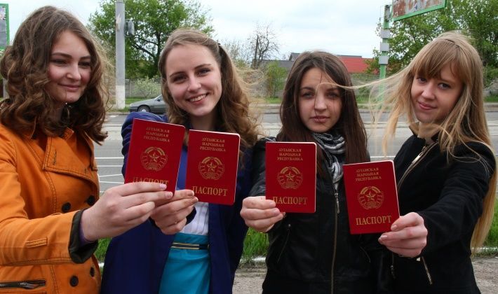 Как террористы обрекли десять украинских подростков на гражданство "ЛНР": выданы первые "паспорта"
