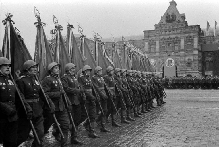 70 лет назад: как проходил День Победы на Красной Площади в 1945 году