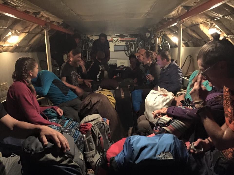 "Не минуло й півроку!": Фото евакуації українців в Непалі