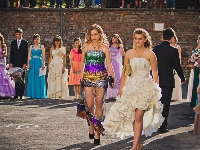 Прощай, школа: самые ужасные платья на выпускной