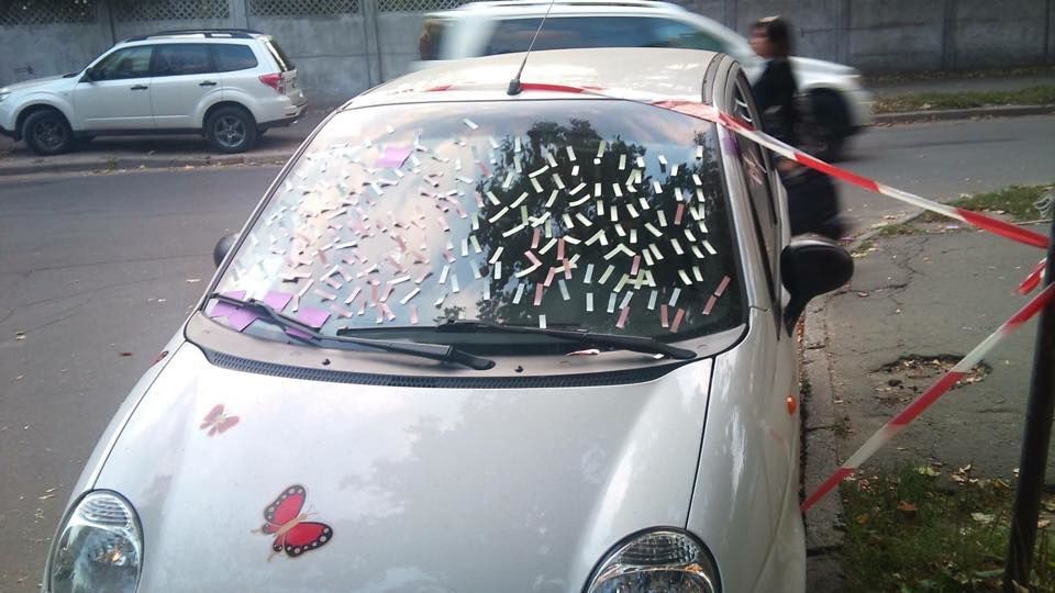 В Киеве отомстили водителю за ежедневную неправильную парковку: фотофакт