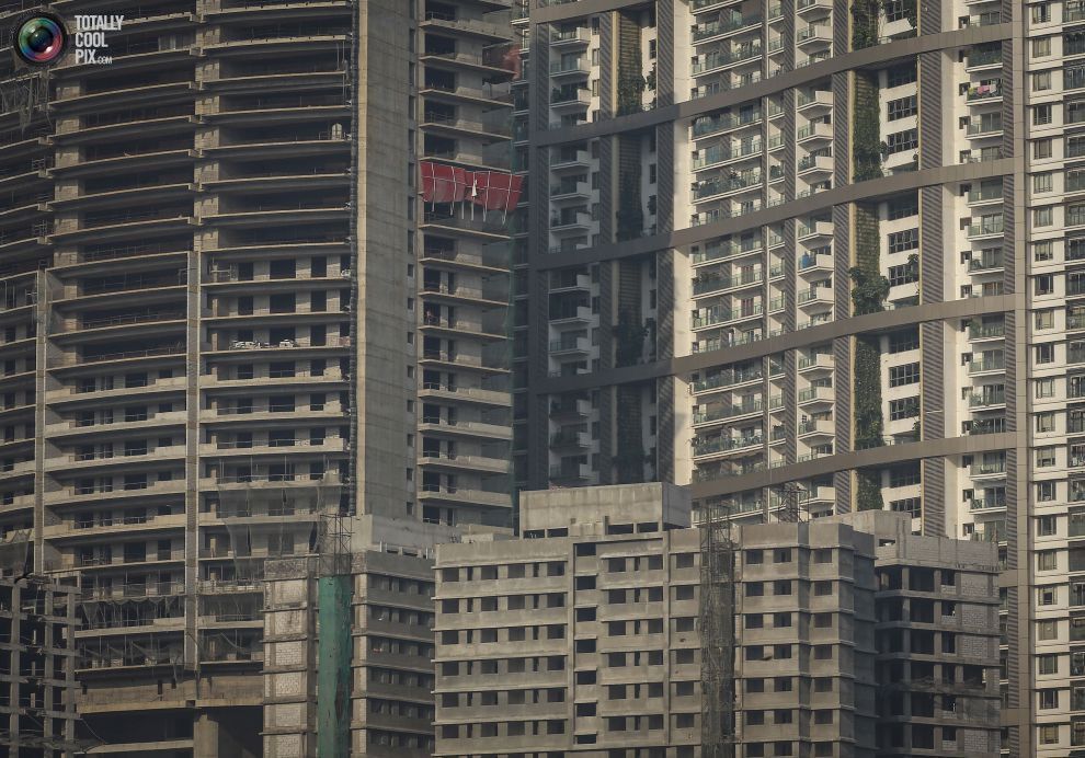 Индийские трущобы и небоскребы миллионного Мумбаи