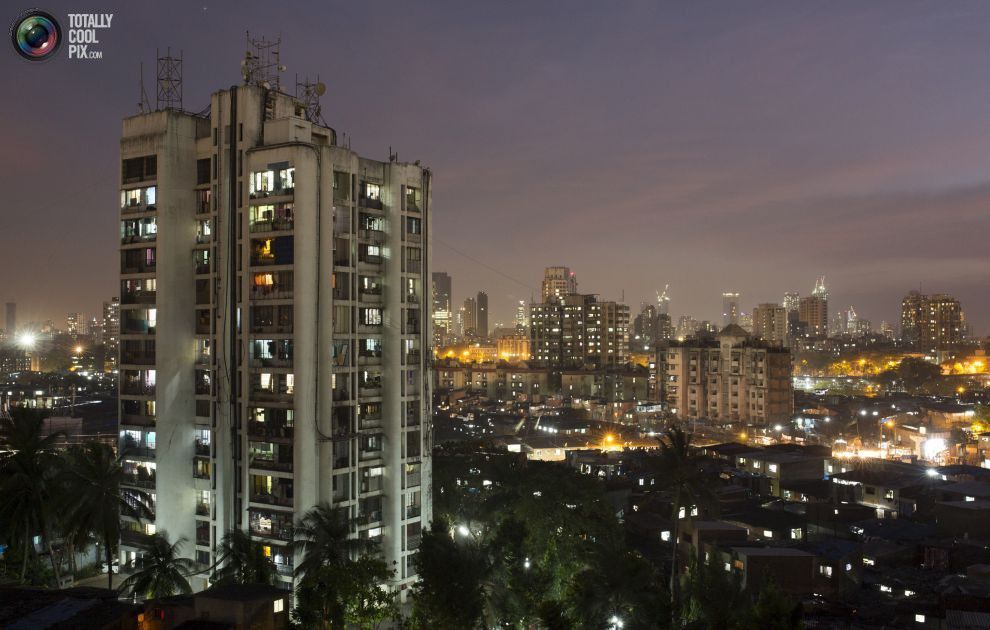 Индийские трущобы и небоскребы миллионного Мумбаи