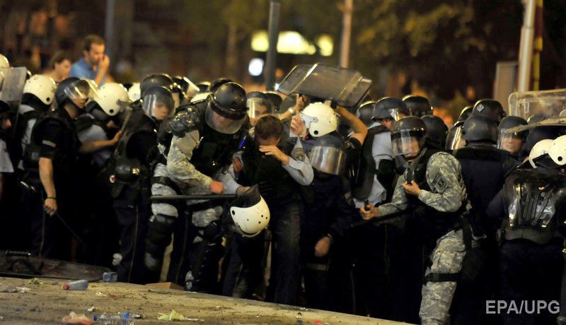 Протести в Македонії: в боях з поліцією постраждали 39 людей 