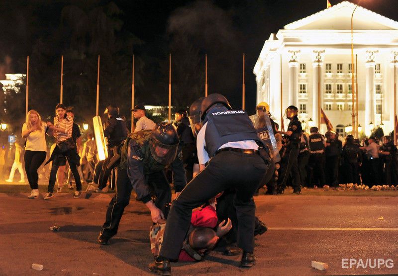 Протесты в Македонии: в боях с полицией пострадали 39 человек 
