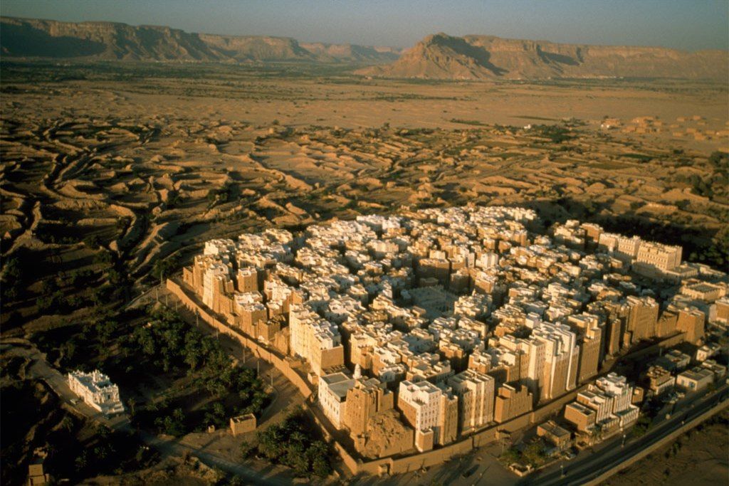 Древнейший город небоскребов среди пустыни