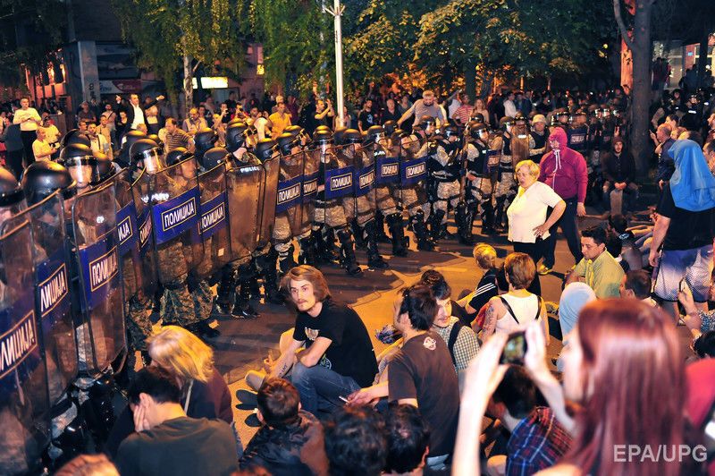 Протесты в Македонии: в боях с полицией пострадали 39 человек 