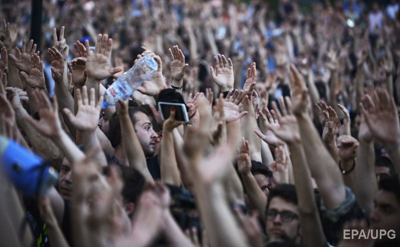 Протести в Македонії: в боях з поліцією постраждали 39 людей 