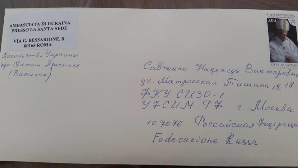 Папа Римский обзавелся футболкой с Савченко: опубликованы фото