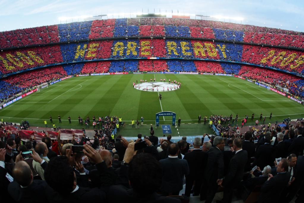 Болельщики "Барселоны" устроили грандиозное супершоу на матче с "Баварией"