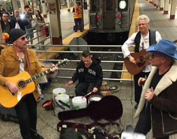 Группа U2 стала уличной бандой и сыграла в метро
