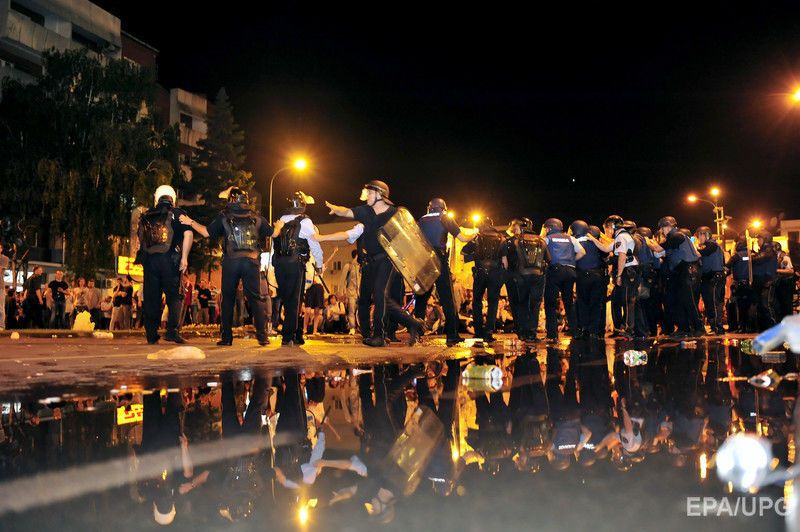 Протести в Македонії: в боях з поліцією постраждали 39 людей 