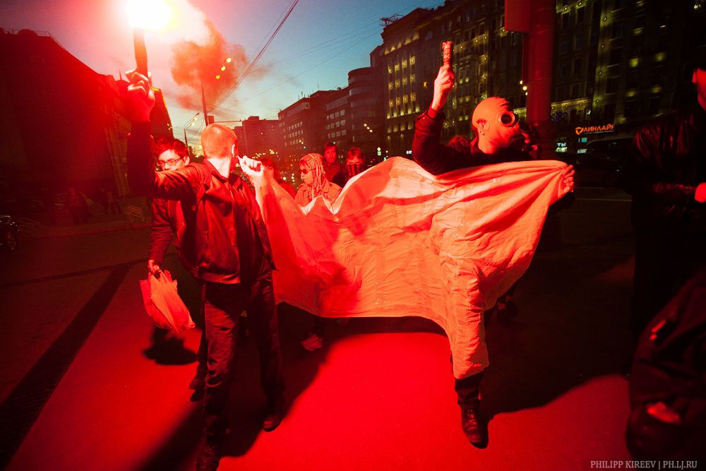 "Свободу політзекам": у Москві активісти "запалили" на Садовому. Фоторепортаж