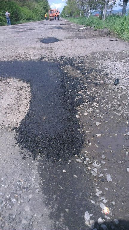 "Укравтодор" придумал "чудо-смесь" для ремонта дорог