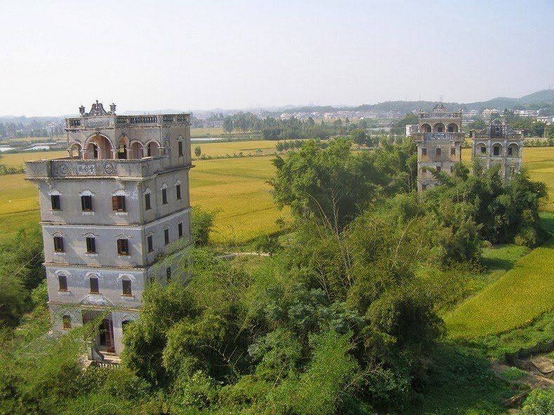 Заброшенные шикарные башни Дялоу в Китае