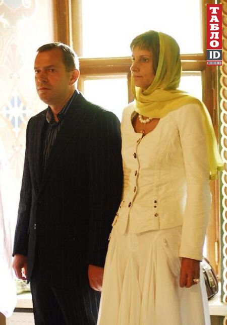 В сеть попали фото с венчания сына Азарова: вино, жаркие поцелуи и песни Билык