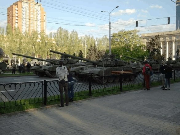 В Донецк зашла запрещенная военная техника: фотофакт