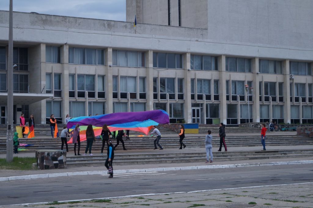 На Луганщині репетицію до 9 травня прийняли за підготовку до гей-параду: фотофакт