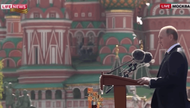 Путина затроллили за "мохнатые" микрофоны