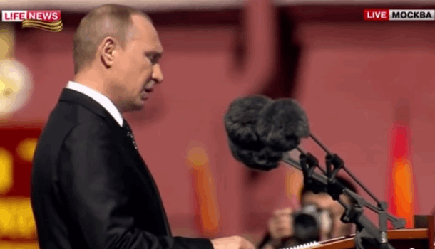 Путина затроллили за "мохнатые" микрофоны