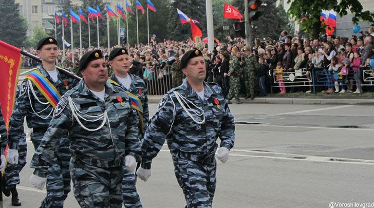 В Луганске и Донецке устроили "парад" под дулами и с байкерами: опубликованы фото