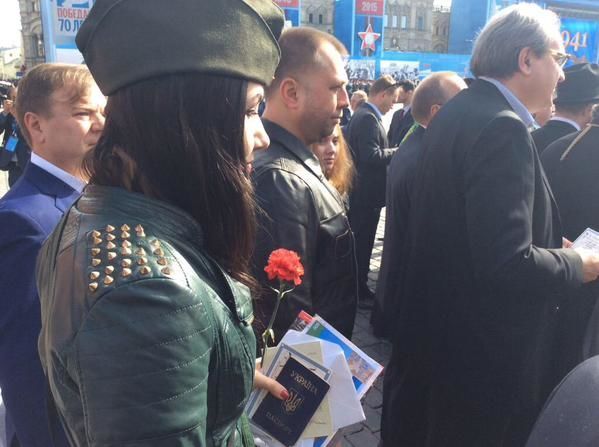 На путинский парад в Москве не пускают по "паспорту "ДНР": фотофакт