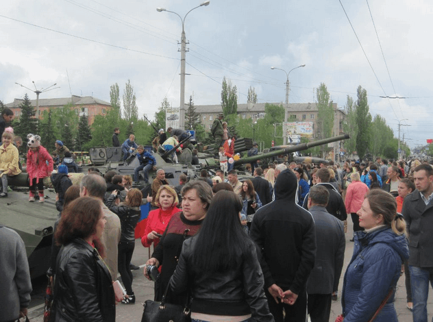 В центр Горловки террористы притащили заряженные "Грады": фотофакт