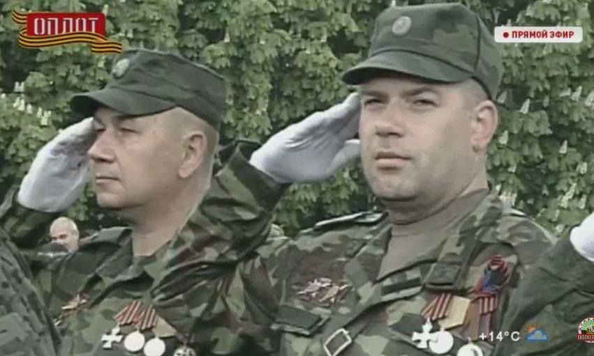 Ряженные казачки и главари в медалях: в "ДНР" состоялся парад победы