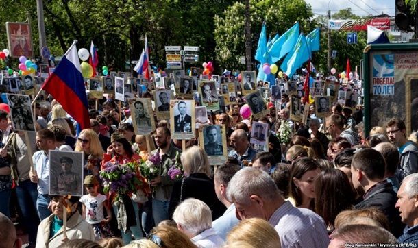 Маты в адрес Бандеры и "няша" во главе батальона: как празднует 9 мая Крым