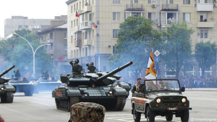 В Луганске и Донецке устроили "парад" под дулами и с байкерами: опубликованы фото