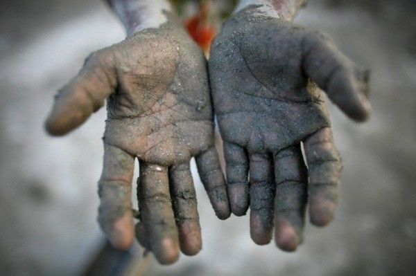 Украденное детство: трогательные фото детей за тяжелой работой