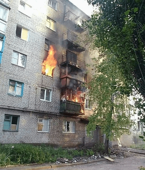 Донецк в огне: жуткие фото города после массированного обстрела