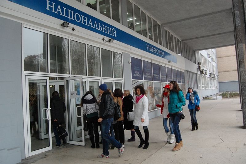 Донецкий университет ждет обратно "запутавшихся" студентов