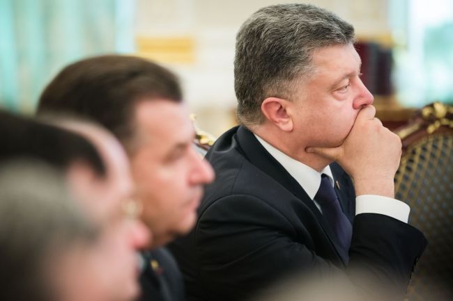 И мертвым, и живым... Порошенко наградил героических "киборгов": фоторепортаж