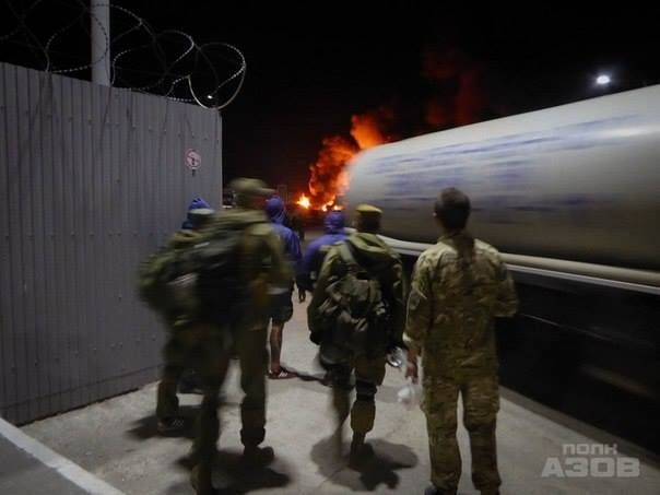 Второй фронт: "Азов" показал фото ликвидации пожара в Василькове