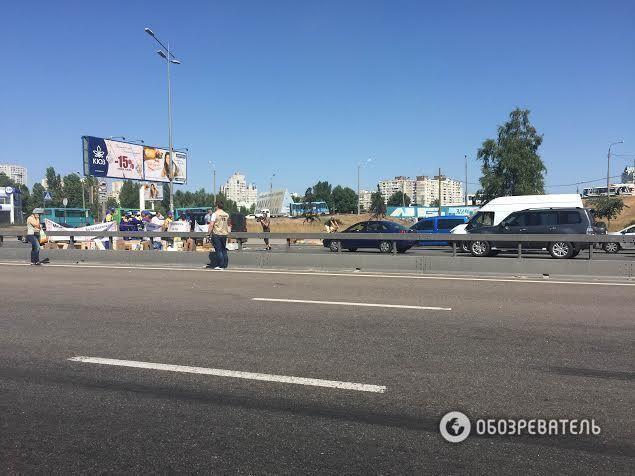 Протестующие перекрыли въезд в Киев: образовалась огромная пробка 