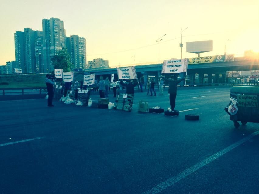 Протестующие перекрыли въезд в Киев: образовалась огромная пробка 