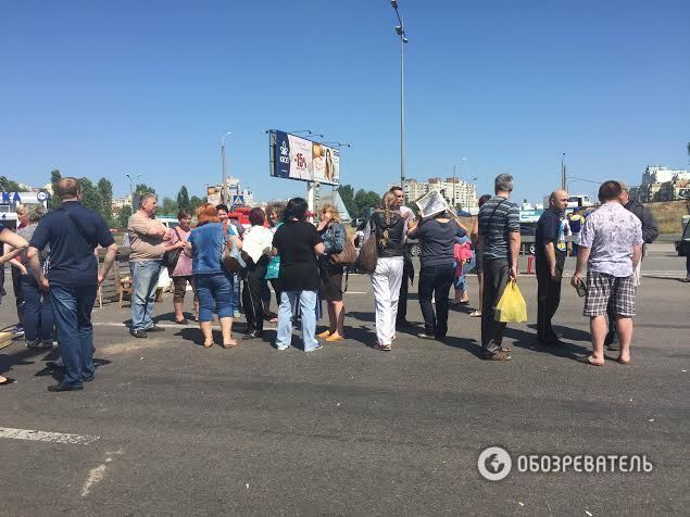 Протестующие перекрыли въезд в Киев: образовалась огромная пробка 