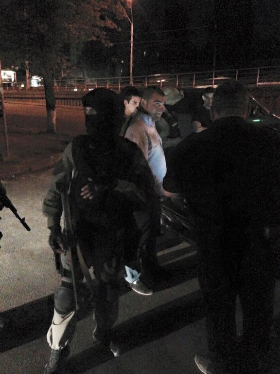 В Киеве "на горячем" поймали грабителей автомобилей: фото задержания
