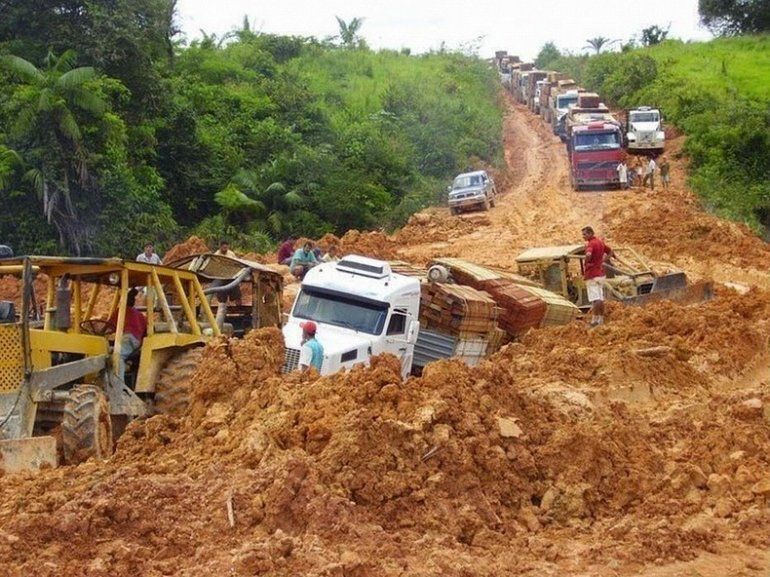 Полный провал: дорога в Бразилии, которая стала экологической катастрофой