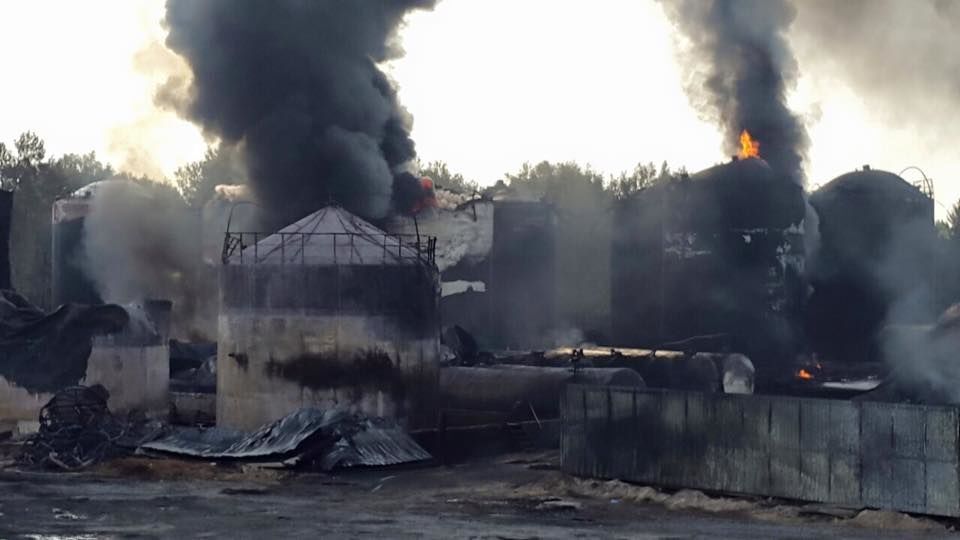 Пожар на нефтебазе под Васильковом почти потушили: свежие фото