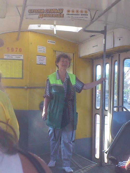 Еще одна кондуктор из киевского трамвая стала звездой соцсети
