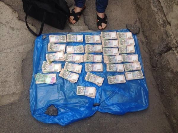 В Харькове чиновника поймали на взятке в 1,5 млн: фотофакт