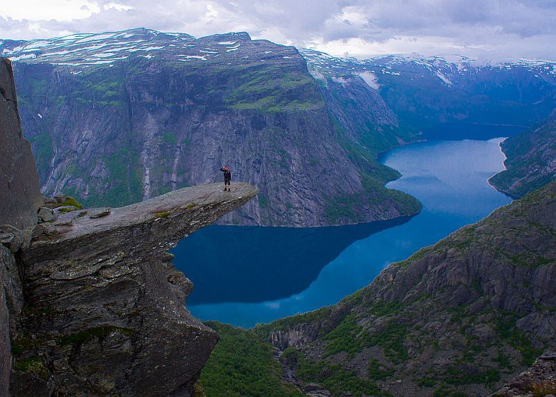Скала "Язык тролля" в Норвегии: захватывающее дух место для смельчаков