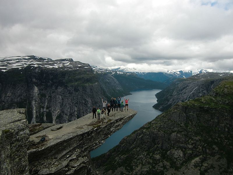 Скала "Язык тролля" в Норвегии: захватывающее дух место для смельчаков