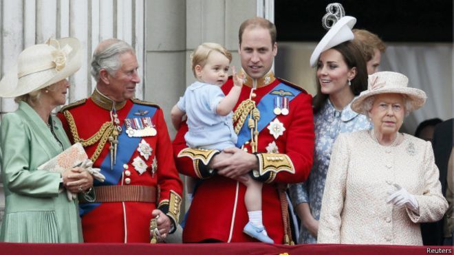 Маленький принц Джордж з'явився на параді в Лондоні: фотофакт