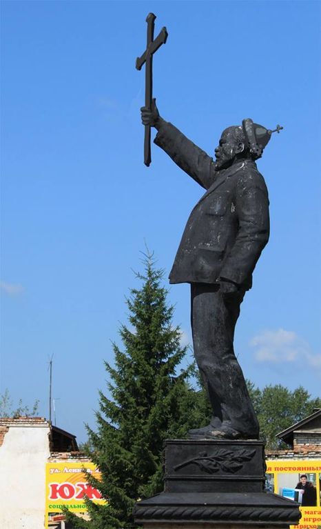 Володимир Ілліч змінює професію. У мережі придумали, як без насильства перетворити Леніна: фото пам'ятників